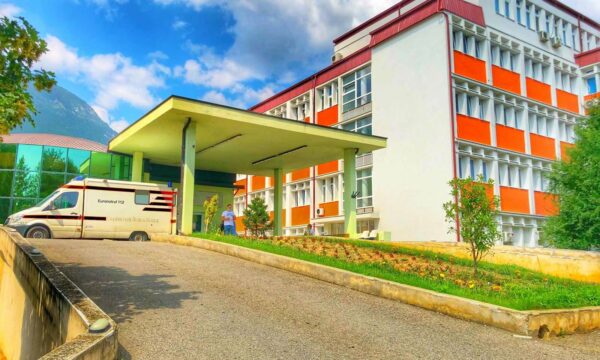 aksident-i-rende-humbin-jeten-dy-persona-tre-te-plagosur