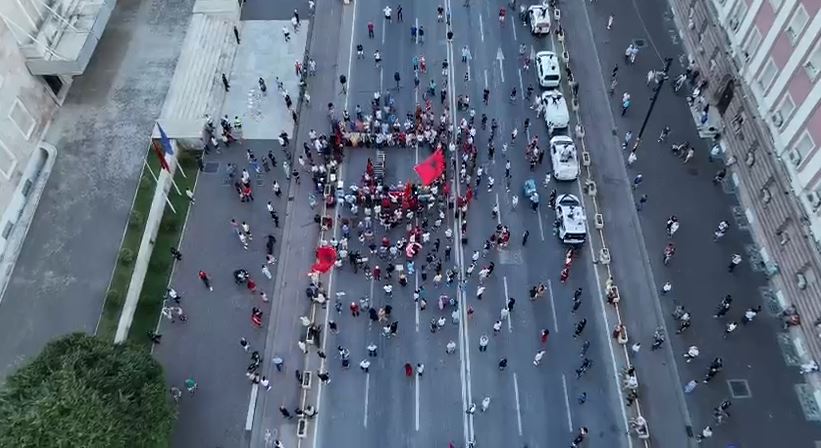 per-te-49-en-dite-protestohet-ne-tirane-keto-jane-pese-kerkesat-per-ndaljen-e-protestes