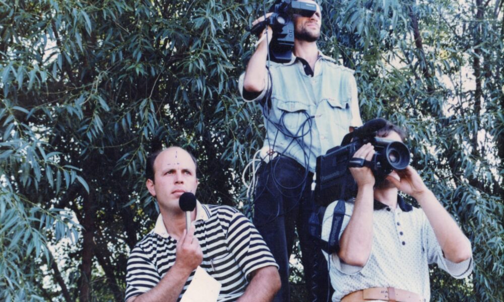 Gazetari Reshat Ibraimi publikon një foto të rrallë nga viti 1996   Një fotografi  mijëra kujtime 