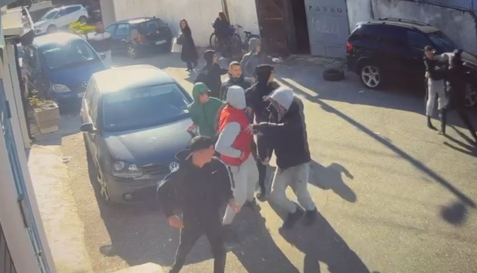 Sherr me thika e mjete të forta në Tiranë  pranga tre personave  Policia zbardh ngjarjen