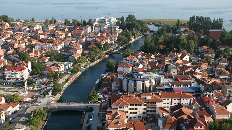 Struga me strategji konkurrence kundrejt Ohrit  të gjitha kafenetë do të punojnë më gjatë