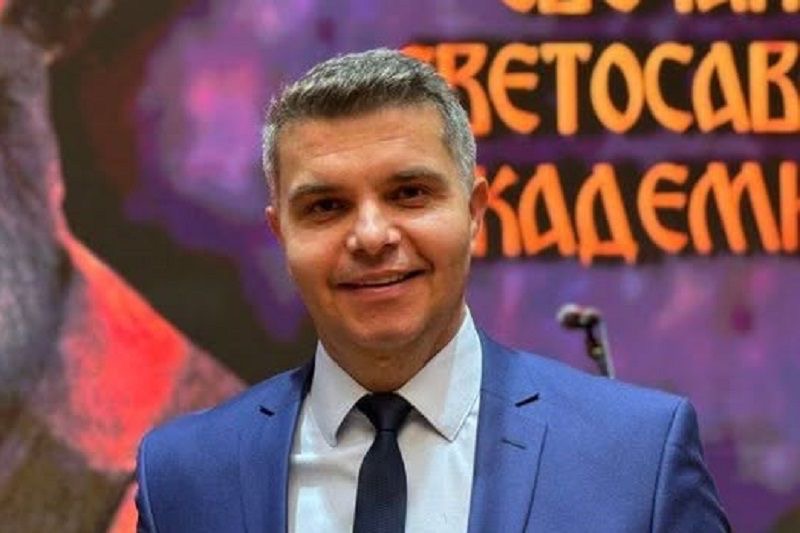 Pas reagimit të VLEN it  zyrtari fshin postimin për Mlladiqin dhe kërkon falje