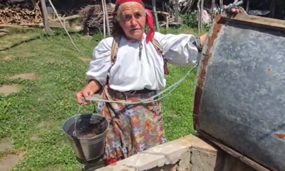 Një shtëpi  një bunar dhe shumë kujtime  Jeta e hallës Qamile  mes traditës dhe vetmisë
