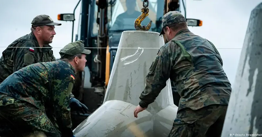 Fortifikimi i kufirit evropian  ushtria gjermane vendos pengesa antitank në terrenin polak