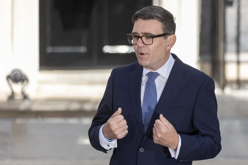burnham-mbyll-deren-per-bashkimin-e-irlandes-kryeministri-britanik-referendumi-eshte-jashte-diskutimit