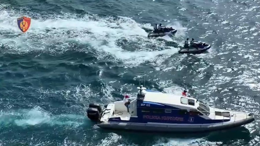 Rrezikuan pushuesit me aventura në det  Policia ka gjobitur 278 shkelës  Drejtuesit me  Jet Ski  u ndëshkuan me 100 500 mijë lekë