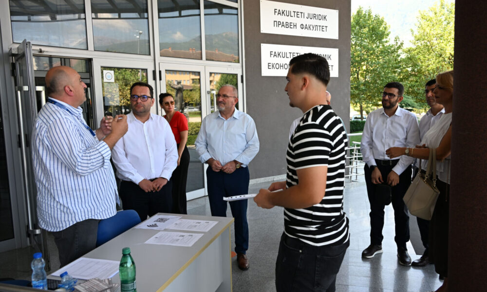 Në Universitetin e Tetovës filloi afati i parë i regjistrimit të studentëve të rinj