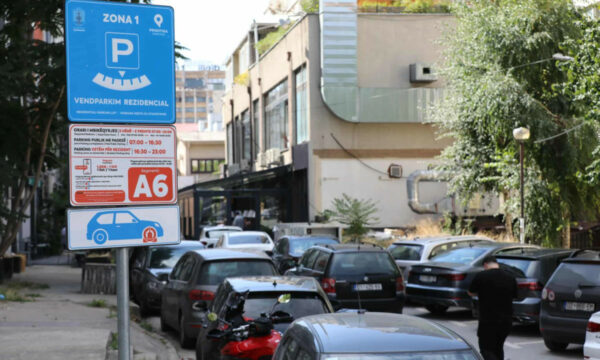 Komuna e Prishtinës lejon përkohësisht funksionimin e parkingjeve private  Retkoceri  Kryeqyteti ka nevojë për zgjidhje