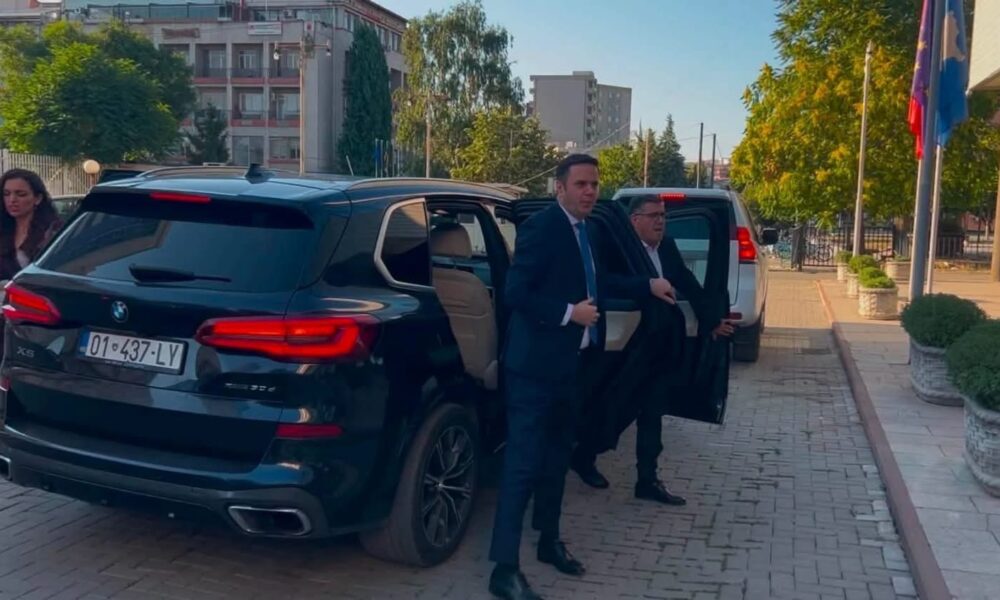 Abdixhiku  Osmani dhe Haziri hyjnë në takim te Kurti