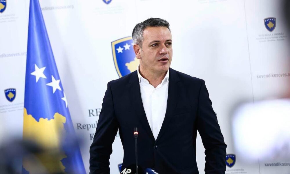 Gashi   Kurtit  Konstituoje Kuvendin  nëse nuk i ke votat t i japim ne