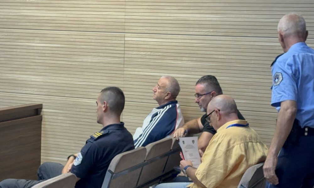 Publikohet fotografia  oficeri i BIA s dhe spiuni i dyshuar Fehim Sali në një nga takimet e tyre në Serbi