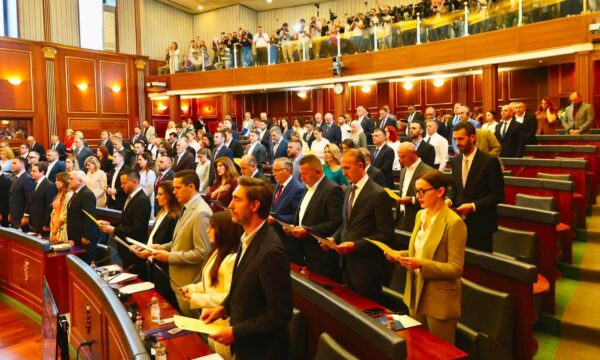 PDK i dërgon sërish letër Deharit  Thirre vazhdimin e seancës për nesër  mosrespektimi i procedurave po e thellon situatën
