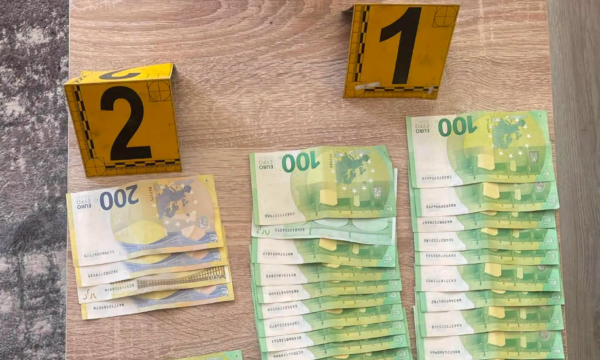 Dyshohen se vodhën mijëra euro  dinarë e zinxhirë ari në Leposaviq  arrestohen tre persona  policia jep detaje