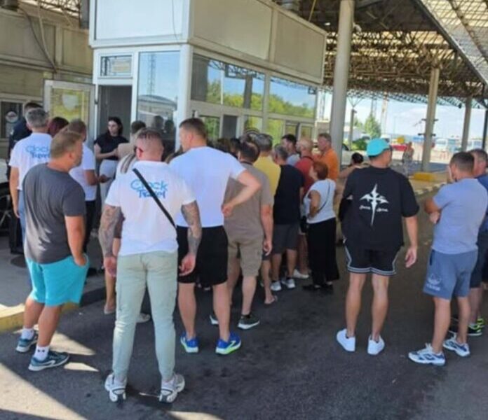 Kaos në Tabanoc   Qyteti i Sigurt  bllokon kufirin  kolona drejt Serbisë arrin 15 kilometra