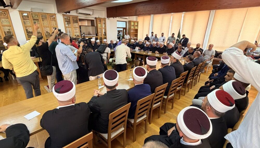 Pas 19 vitesh përçarje  komuniteti musliman në Serbi drejt bashkimit institucional