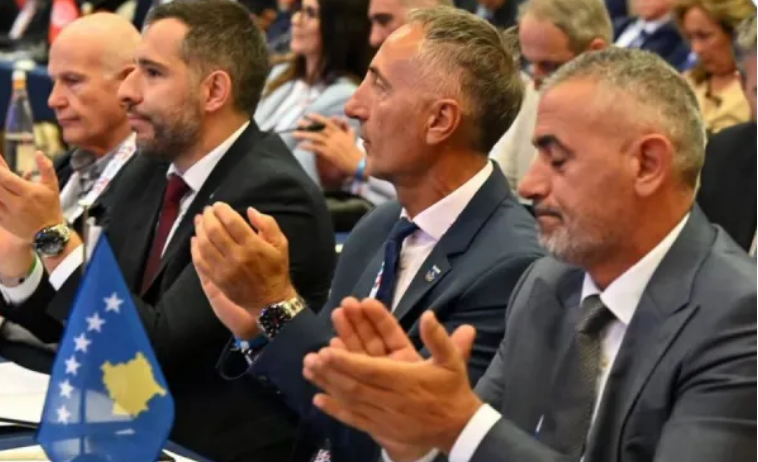 Incidenti  Delegacioni serb braktis sallën gjatë raportimit të Kosovës për  Prishtina 2030 
