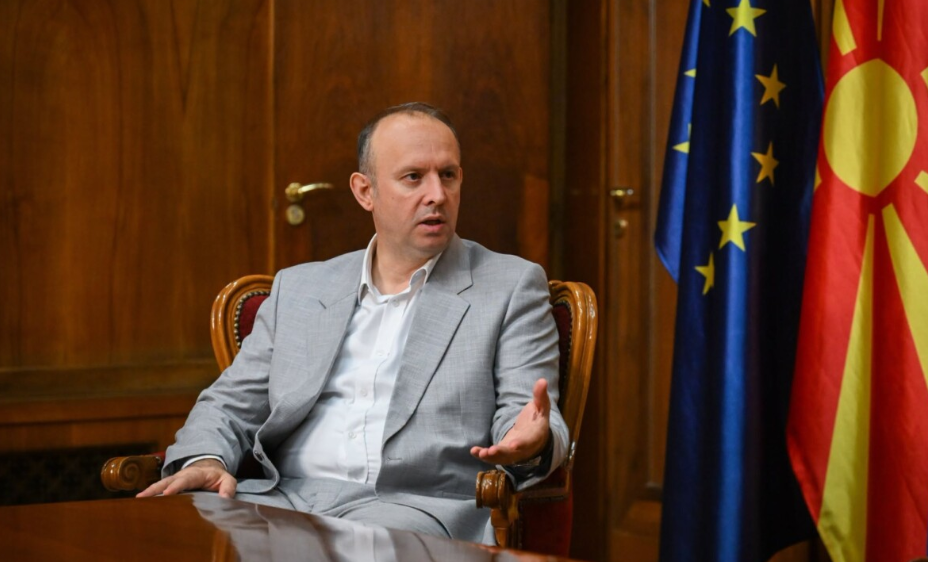 gashi-2-gushti-na-kujton-idealet-e-lirise-dhe-pergjegjesine-per-te-forcuar-shtetin