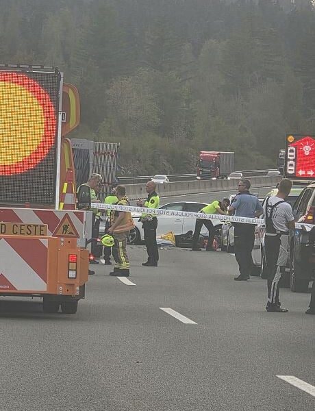 Tre shtetas të Maqedonisë humbën jetën në aksident trafiku në Slloveni  dy të tjerë u plagosën