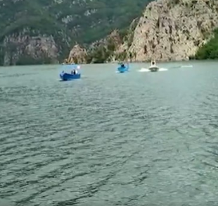 U fut për t u larë në Liqenin e Komanit  mbytet 20 vjeçari nga Kosova