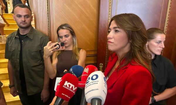 Haxhiu  Kush konsideron se është shkelur Kushtetuta  le t i drejtohet Gjykatës Kushtetuese