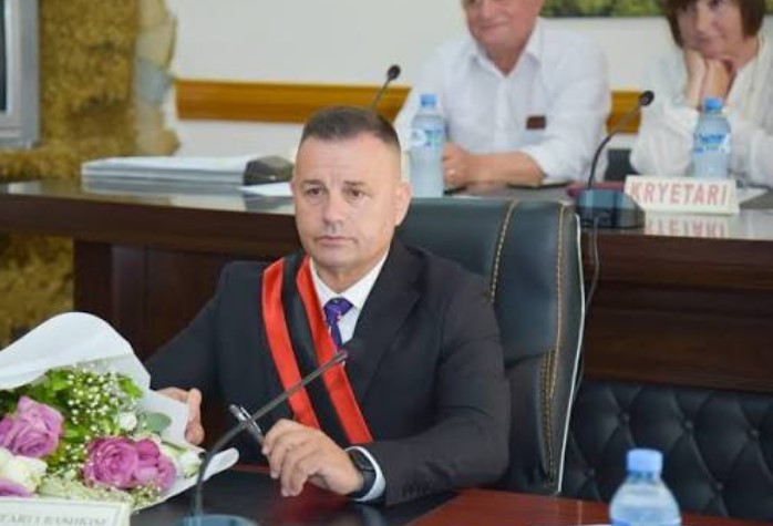  Turp për Parlamentin nëse e voton    Kryebashkiaku i Poliçanit kundër PS për shkrirjen me Beratin  15 këshilltarë paralajmërojnë dorëheqjen