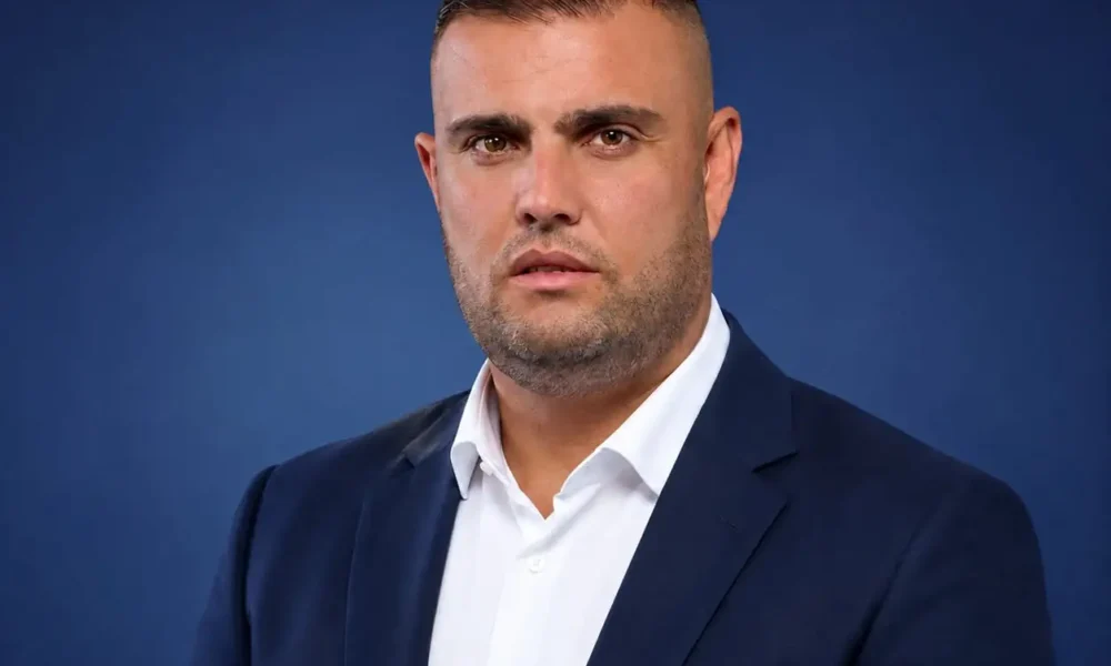 Arben Etemi pyet qeverinë e kaluar  Pse u financuan 200 mijë kartela për turistët serbë 