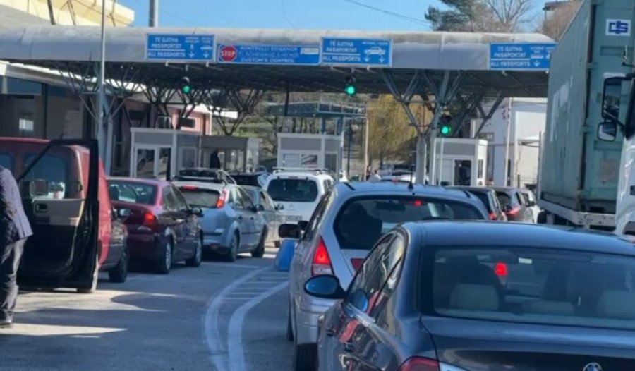 fluks-i-larte-ne-gusht-nga-qafe-bota-dhe-porti-i-durresit-mbi-146-mije-shtetas-kaluan-kufirin-dominojne-te-huajt