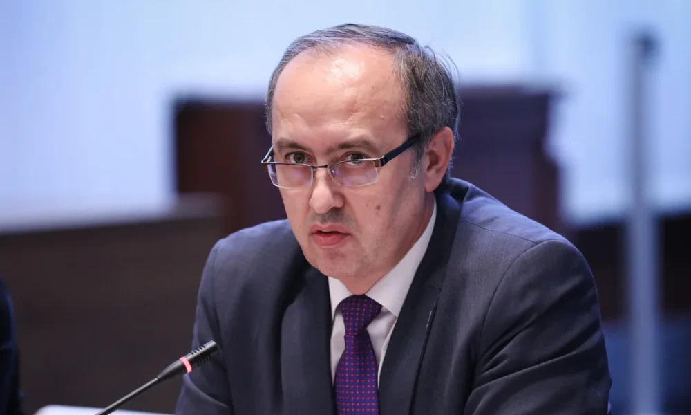 Hoti   Bllokimi i institucioneve ka një adresë   LVV dhe Kurti 