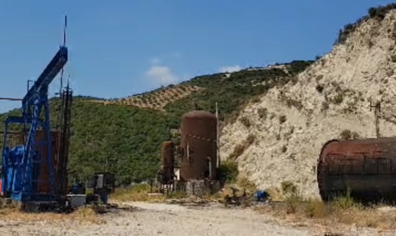 Vatër zjarri pranë puseve të naftës në Drenovë  katastrofa shmanget në kohë pas ndërhyrjes 