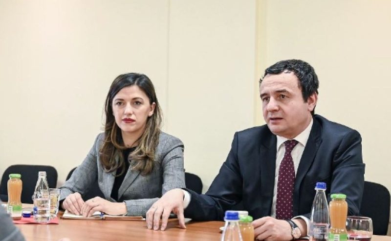 kurti-albulena-haxhiu-do-vazhdoje-te-jete-u-d-presidente-si-une-kryeminister-ne-detyre