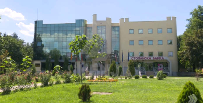 Çairi hap dyert e pishinës për fëmijët  Nis mësimi falas i notit nga 15 gushti
