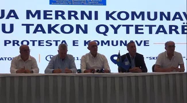  Qe dy vjet s jemi takuar me Kurtin   Asociacioni i Komunave proteston më 1 shtator  Jemi në falimentim