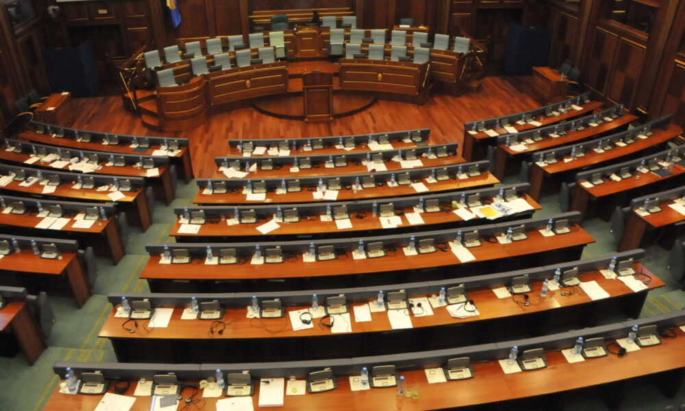 23-59-kaloi-kuvendi-mbeti-i-pakonstituuar-opozita-akuzon-lvv-ne-per-shkelje-kushtetuese