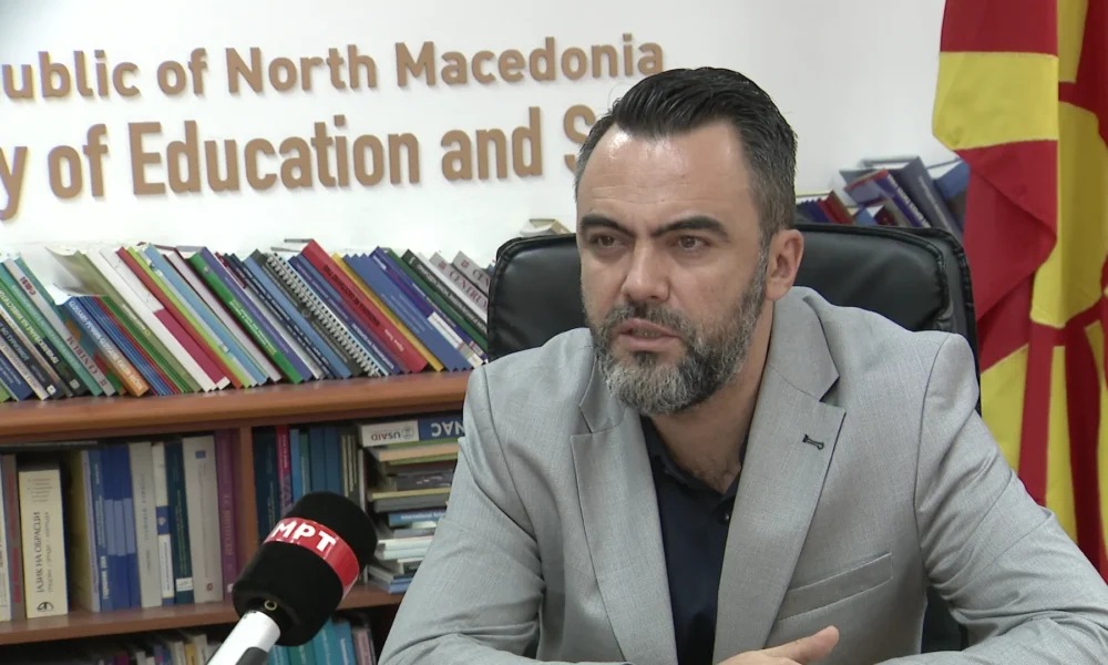 MASH gati për fillimin e vitit të ri shkollor  Sulejmani  Nxënësit do t i kenë librat në kohë