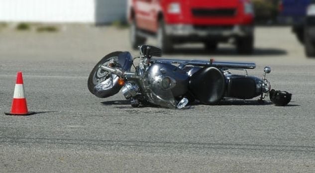 Aksident i tmerrshëm në Strugë  përplasen 3 vetura  motoçikleta dhe këmbësori