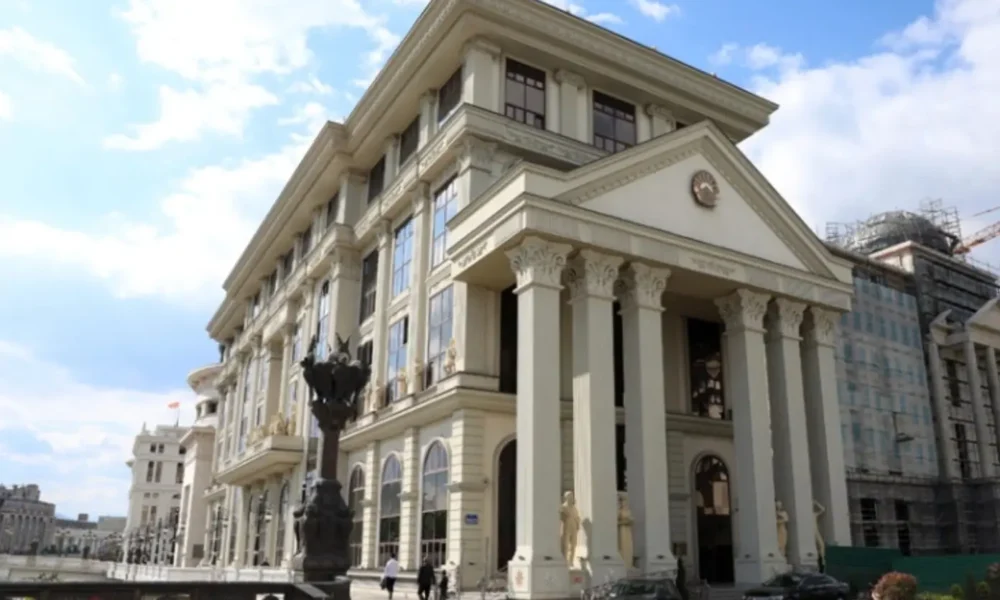 MPJ  Pesë familje nga Maqedonia kanë kërkuar ndihmë për evakuim nga zonat e përfshira nga zjarret në Greqi