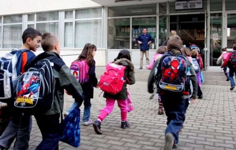 Po zbrazen shkollat në Maqedoni  këtë vit rreth 5 mijë nxënës më pak në klasë të parë