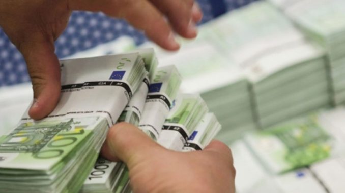 Kapen 3 mashtrues që me dokumente false tentuan të marrin kredi 15 mijë euro