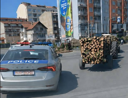 policia-e-ferizajt-lavderohet-me-nje-aksion-te-kapjes-se-6-traktoreve-me-dru