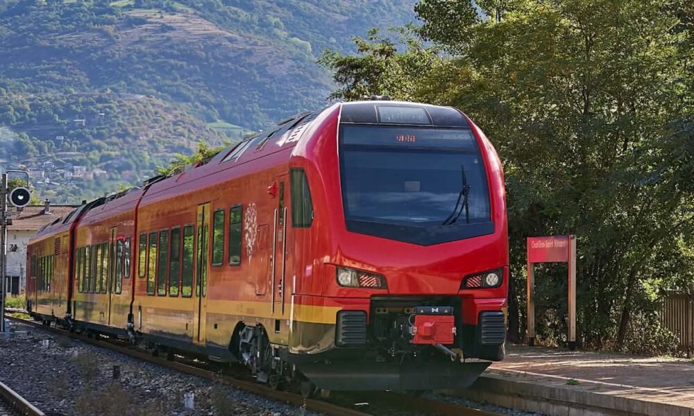 Trenat do qarkullojnë me shpejtësi deri në 50km h  shkaku i temperaturave të larta