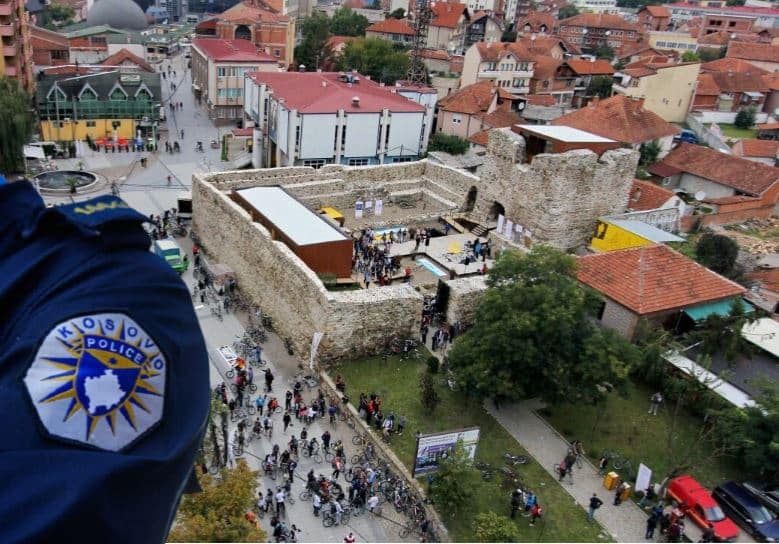 Shkoi si mysafir në dasmë  nxori armën dhe shtiu në ajër   36 vjeçari përfundon në polici në Vushtrri