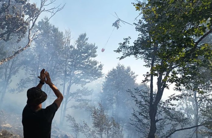 Zjarret në vend   Mbrojtja   Tre vatra ende aktive  Helikopterët në operacione në Tiranë  Bulqizë dhe Dibër