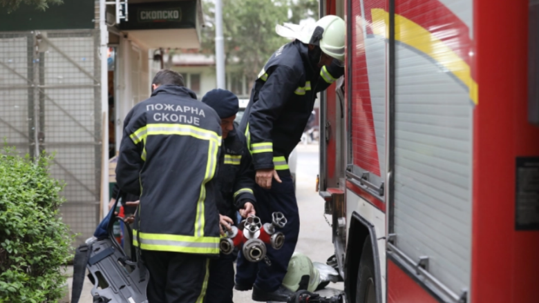 Shkuan për ta shuarr hambarin  sulmohen fizikisht dy zjarrfikës
