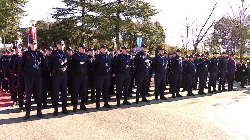  I shpëtojnë vettingut sepse lëvizen nga detyra   Kërkohet ndërhyrje në ligj për zyrtarët e policisë