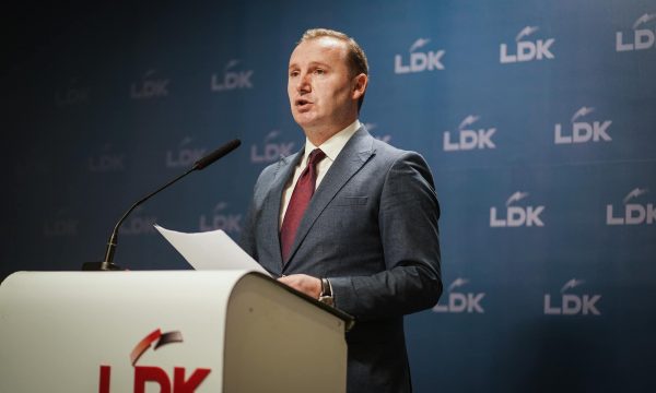 Zemaj lë të kuptohet se  gjashtëshja  mund të mos jetë e vetme në kundërshtimet ndaj Abdixhikut