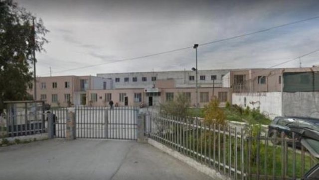 Kontroll blic në burgun e Durrësit  gjenden 6 celularë në ambientet e palestrës