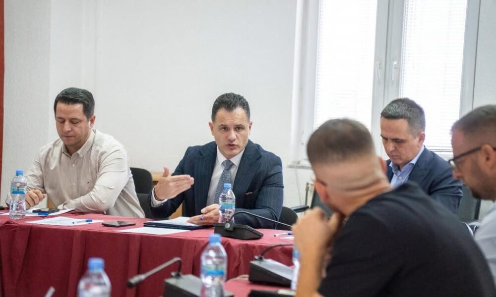 Në Zhelinë mblidhen kryetarët e komunave të Pollogut  Sejdiu  Optimizimi i rrjetit shkollor të bëhet me analiza të plota