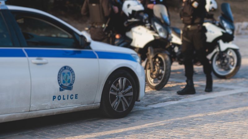 100-kilograme-kokaine-nga-kolumbia-te-fshehura-ne-trendafila-arrestohen-6-persona-ne-greqi-mes-tyre-edhe-shqiptare