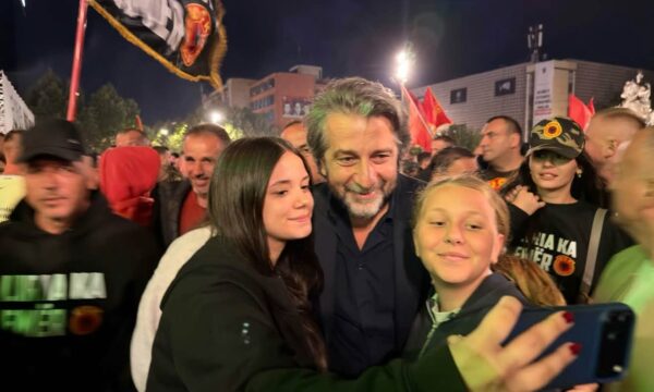 Protestat kundër dënimit të ish krerëve të UÇK së  Rama  Mbrëmë krejt gjeneratat bashkë për drejtësi