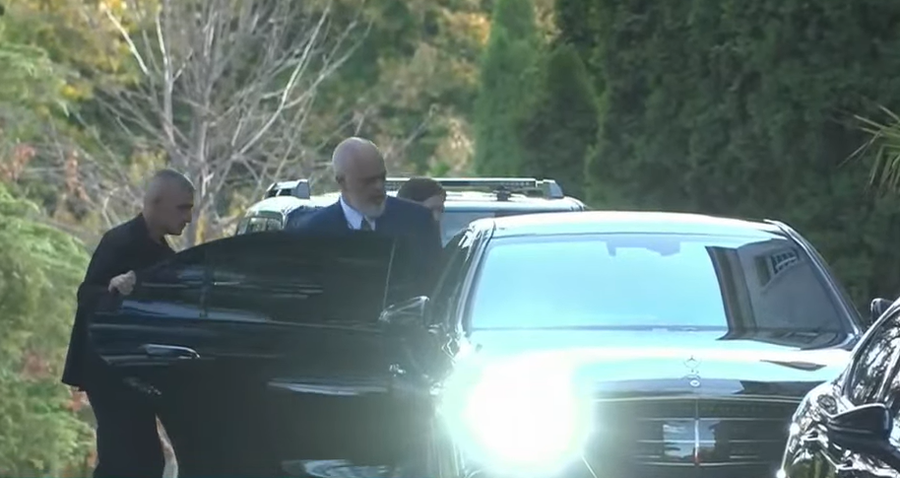 Ambasadori amerikan takohet me Ramën  detaje nga vizita në Kryeministri